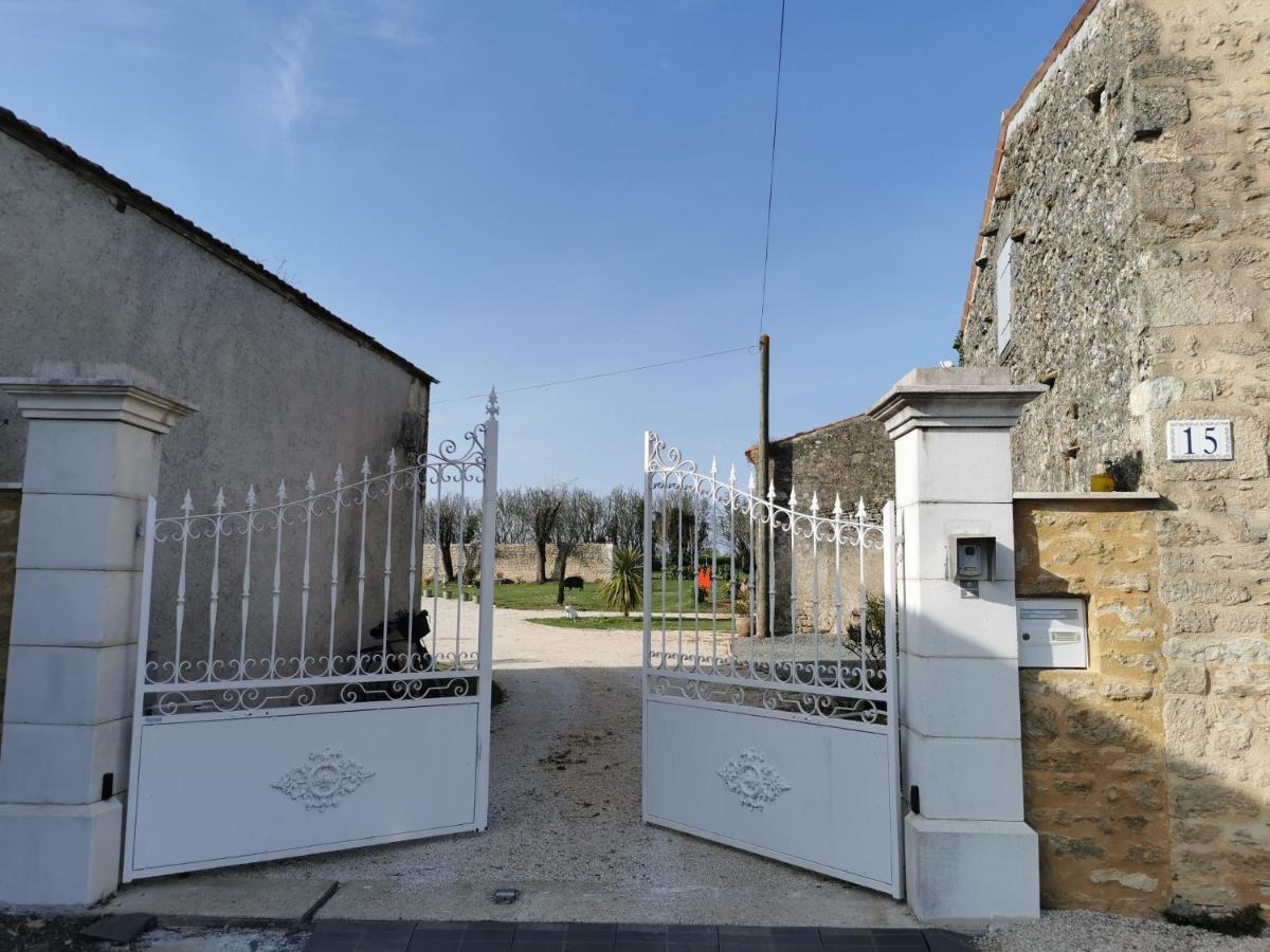 Au Domaine De Gigie Bed and Breakfast Chervettes Buitenkant foto