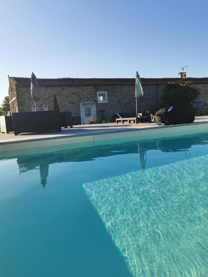 Au Domaine De Gigie Bed and Breakfast Chervettes Buitenkant foto