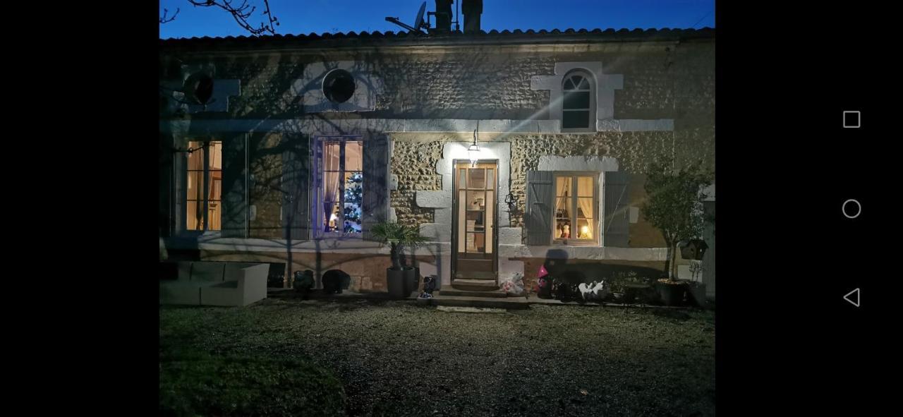 Au Domaine De Gigie Bed and Breakfast Chervettes Buitenkant foto